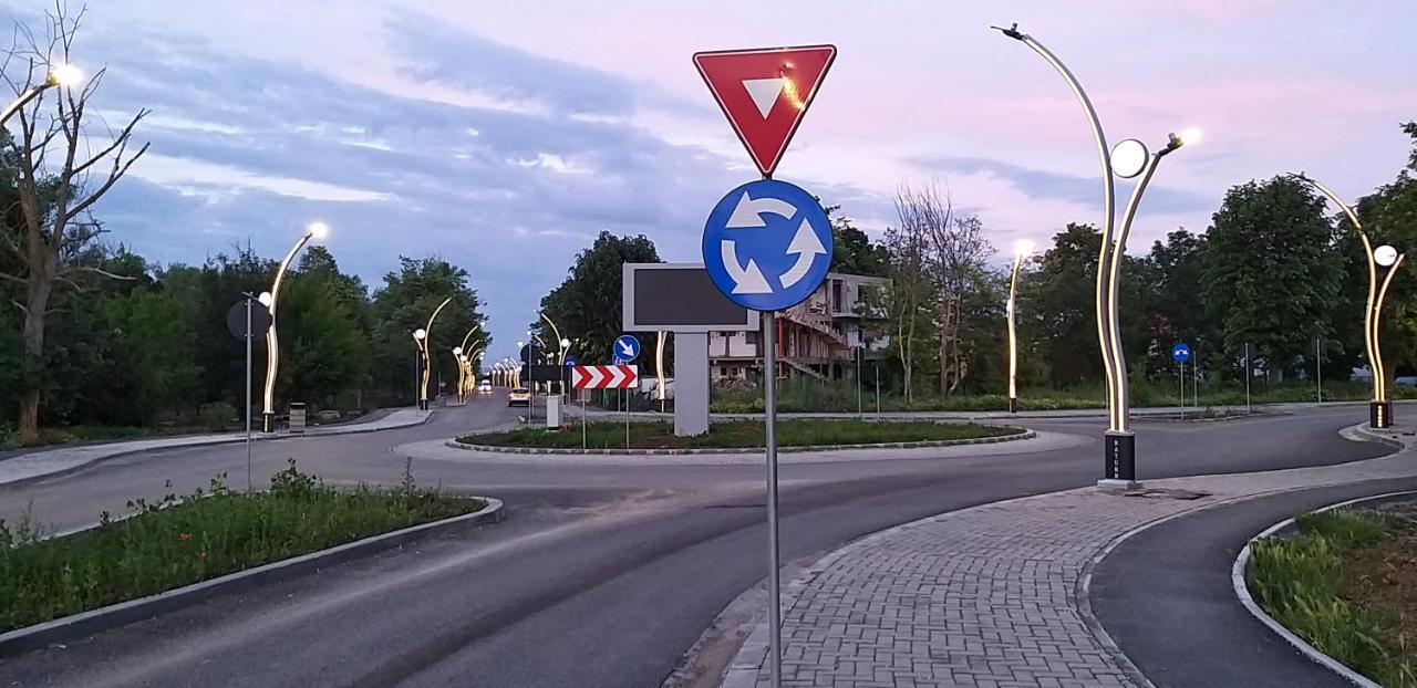 Geo Studios Сатурн Екстер'єр фото